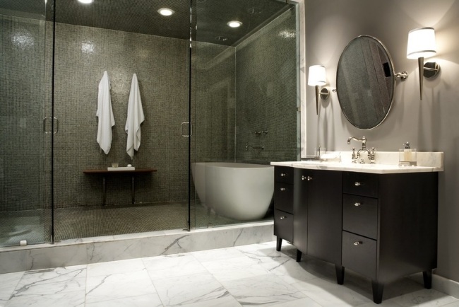 banheiro luxuoso, piso de mármore, piso de mosaico, área de chuveiro