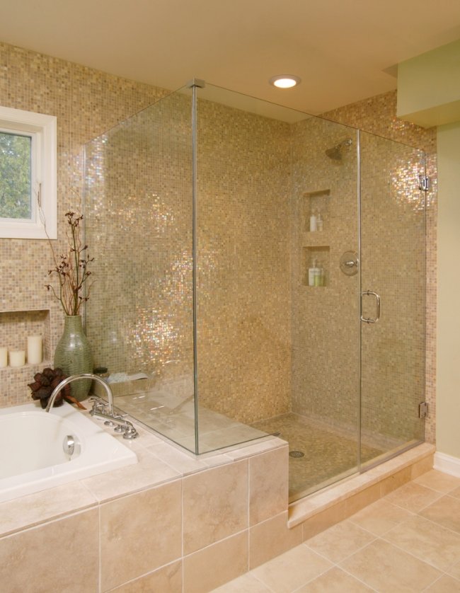 banheiro azulejo de mosaico de vidro cor pêssego chuveiro