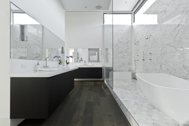 banheiro conceito moderno cabine de duche divisória de vidro - azulejos brancos - frente sem maçaneta Contenta-Architectura