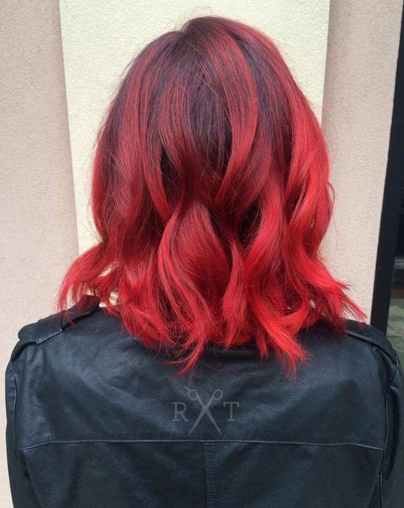 Cabelo preto com mechas vermelhas, dicas de cuidados para o cabelo vermelho escuro