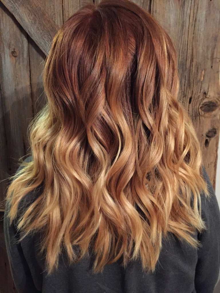 Cabelo ruivo Balayage tendência de cor de cabelo ruivo cobre com reflexos loiros