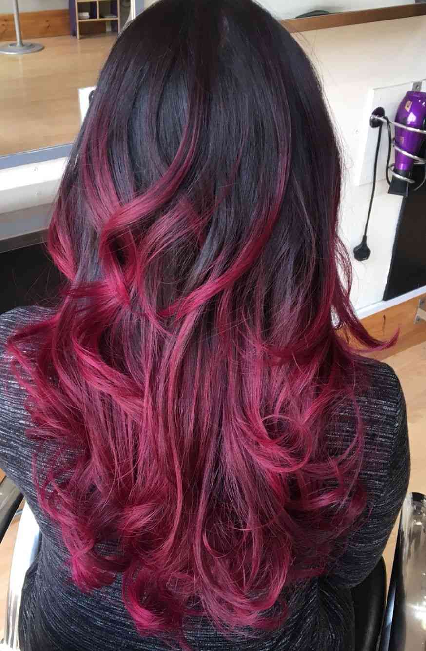 Cabelo preto ruivo Balayage tendência cor de cabelo vinho tinto com tom de pele