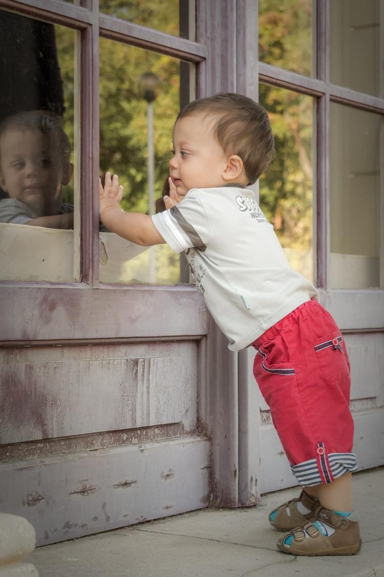 Tornar a varanda à prova de crianças - porta da varanda com proteção para crianças
