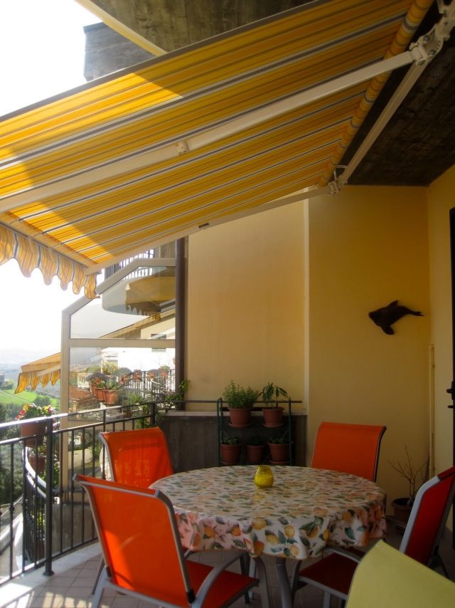 varanda toldos proteção solar móveis área de estar