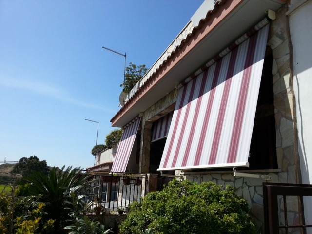 vista para toldos de varanda proteção solar listrado roxo