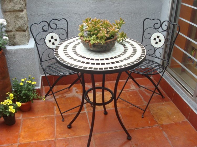 ideias varanda plantas suculentas mesa decoração cadeiras de metal