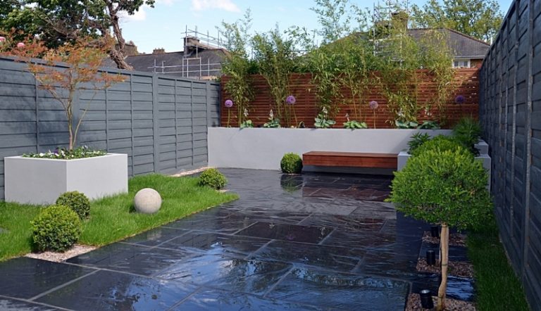 bambu no balde design minimalista terraço ladrilhos de pedra design de jardim preto