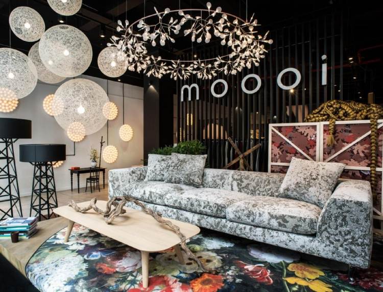 barroco-design-marcel-vagueia-tapete-padrão-sofá-estofamento-showroom-moooi