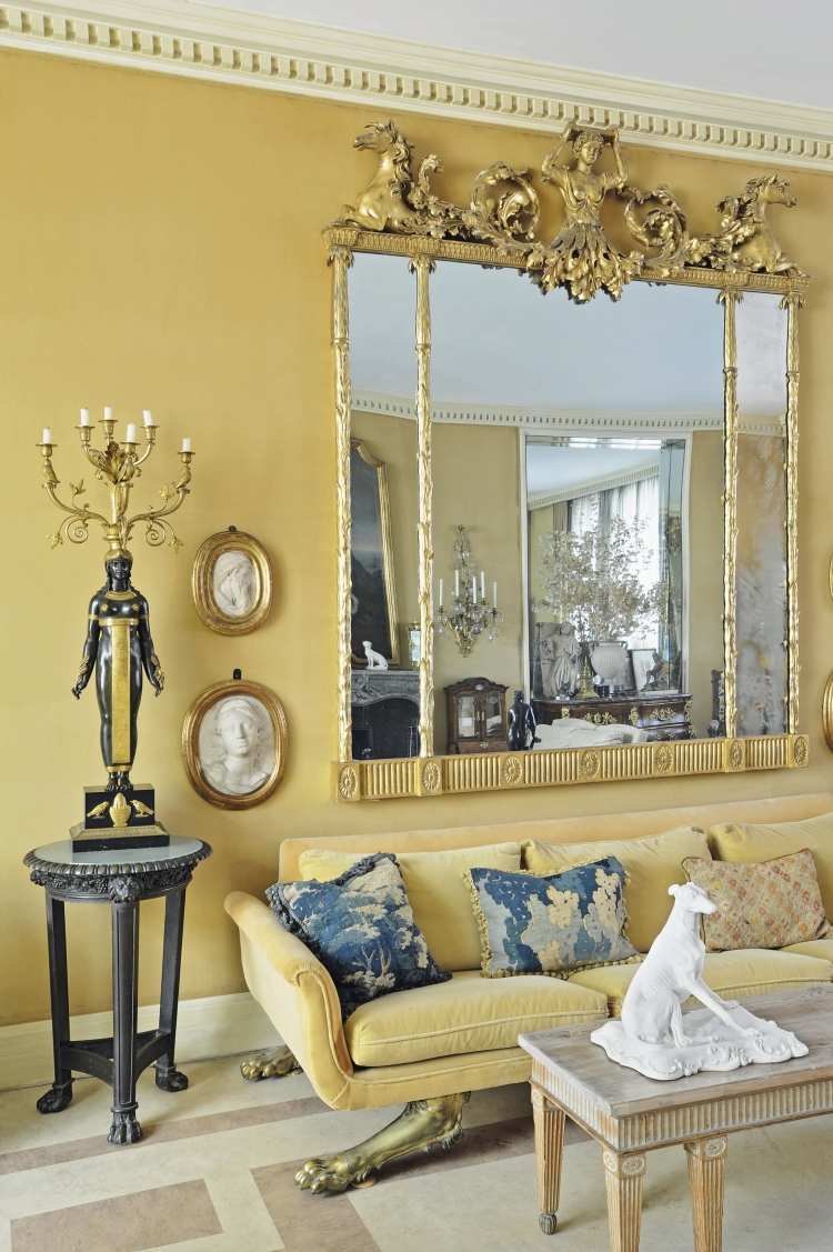 mobiliário barroco moderno - sofá amarelo-espelho-estuque-escultura-deco
