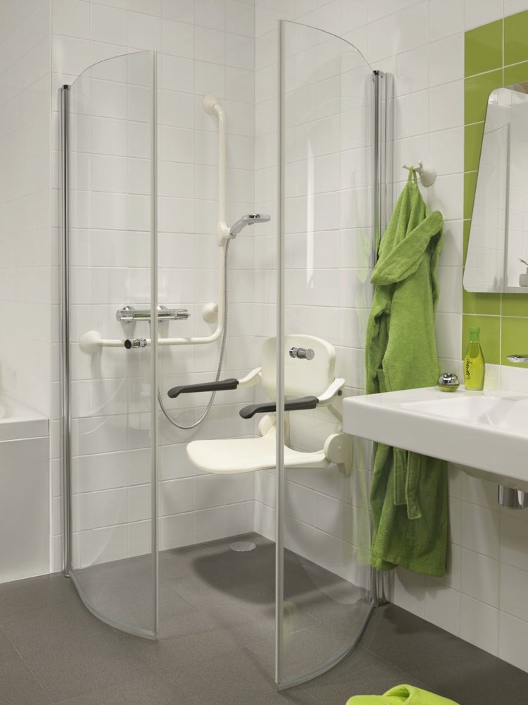 sem barreiras-banheiro-chuveiro-cubículo-canto-assento-entrada-verde-azulejos de parede