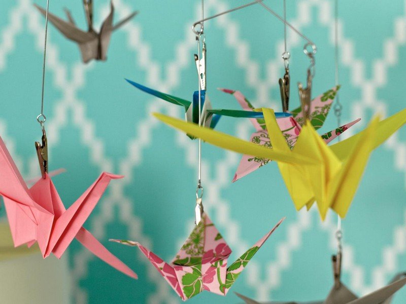 Artesanato-crianças-origami-móvel-papel-pássaros-ideias