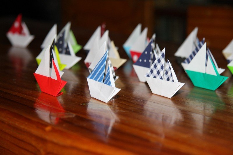 Artesanato-crianças-origami-dobrando o veleiro