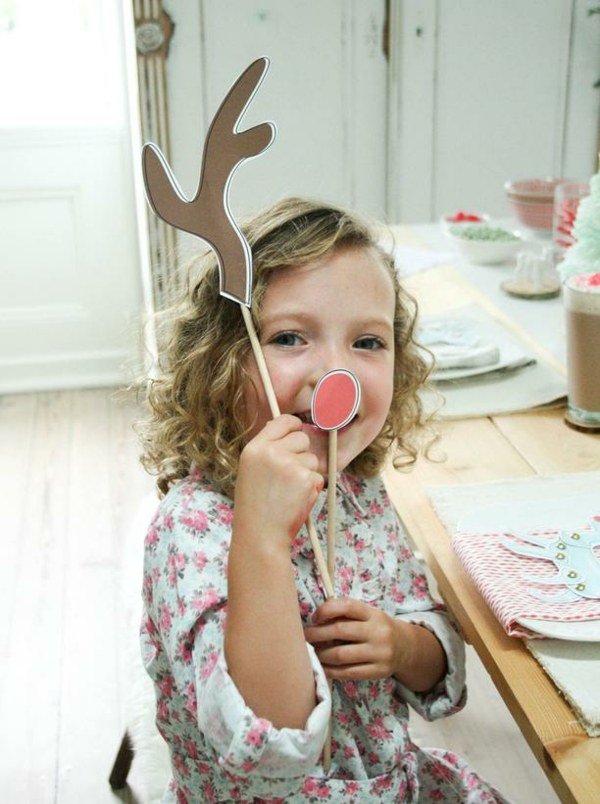Deko Rudolf Reindeer organiza festa infantil