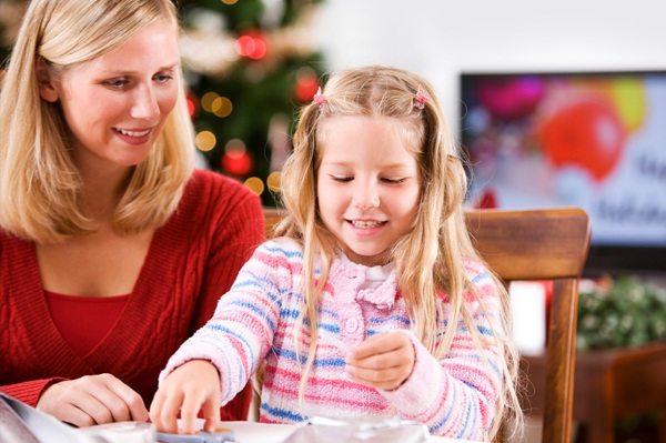 Mãe, filha, família, calendário de advento