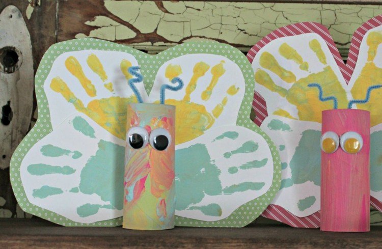 rolos de papel higiênico-borboletas-pintura-impressão-da-mão