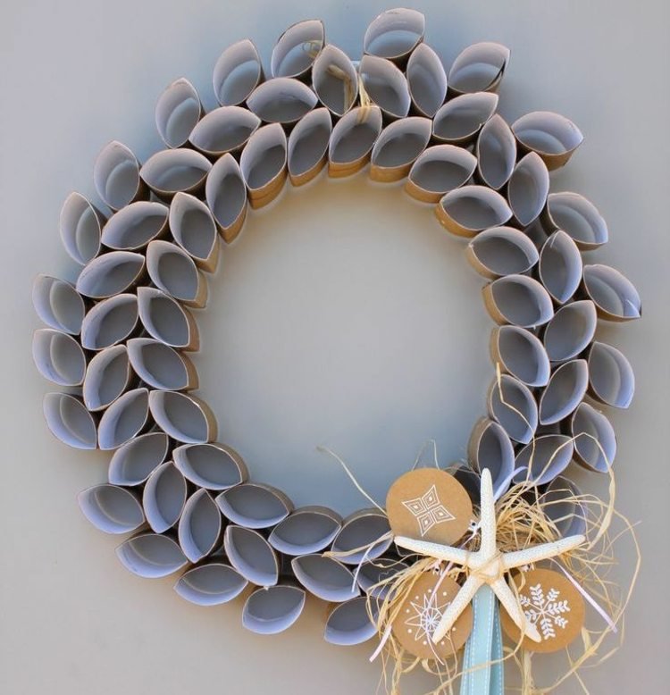 Mexer com rolos de papel higiênico para estrela-do-mar de coroa de flores-ideia-parede-decoração-floco de neve de natal