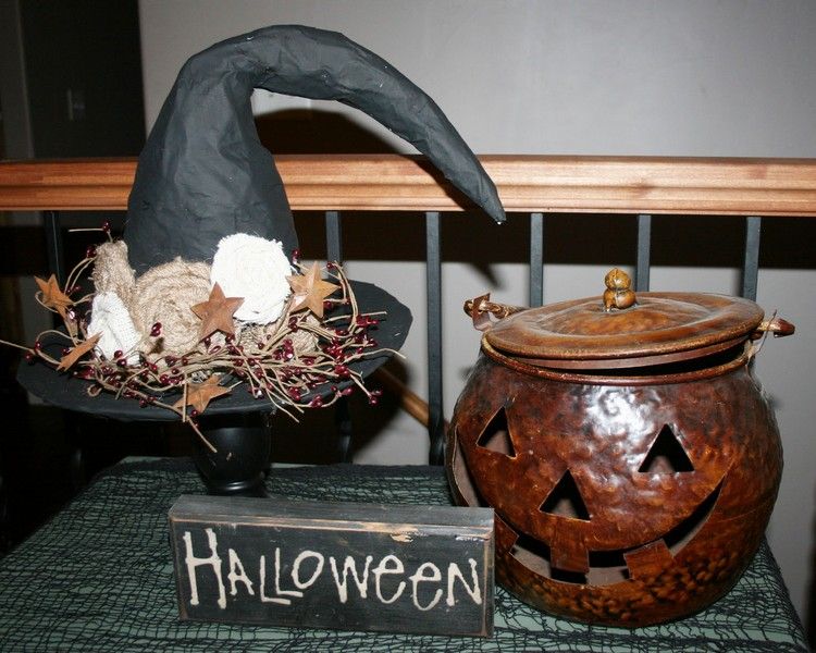 tinker-paper mache-halloween-decoration-witch-hat-make-table-decoration
