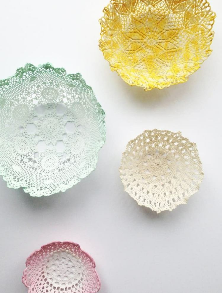 tinker-doilies-colorful-paint-bowls-do it-yourself-easy