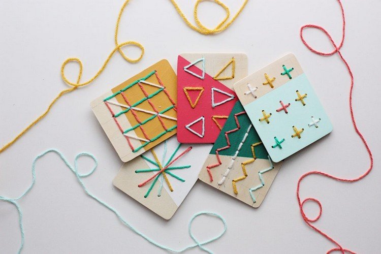 Artesanato com lã e papelão Instruções para lindos cartões decorativos