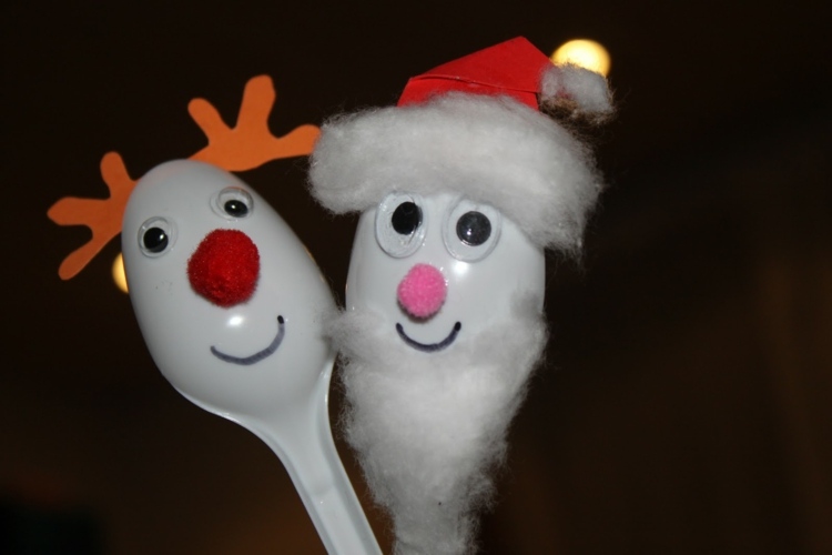 tinker-for-christmas-plastic-spoon-santa-claus-reindeer-wadding-bobble