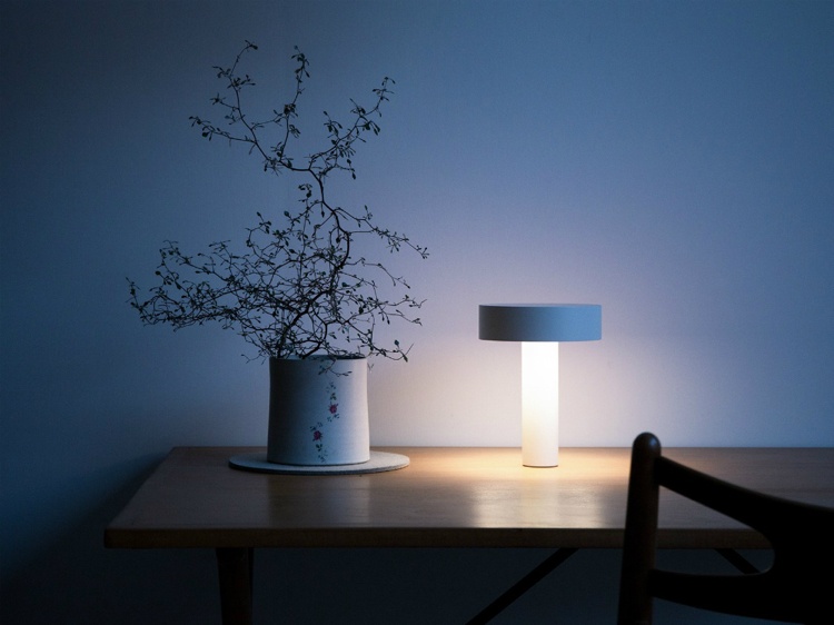 LED operado por bateria -light-table-lamp-design-minimalista-popup