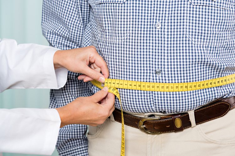 Meça a circunferência da cintura corretamente e perca gordura