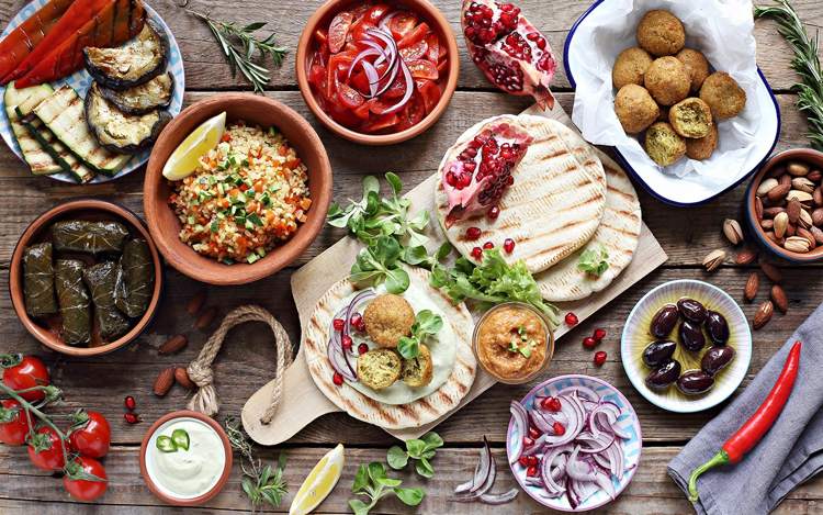 Comer uma dieta mediterrânea saudável e perder quilos