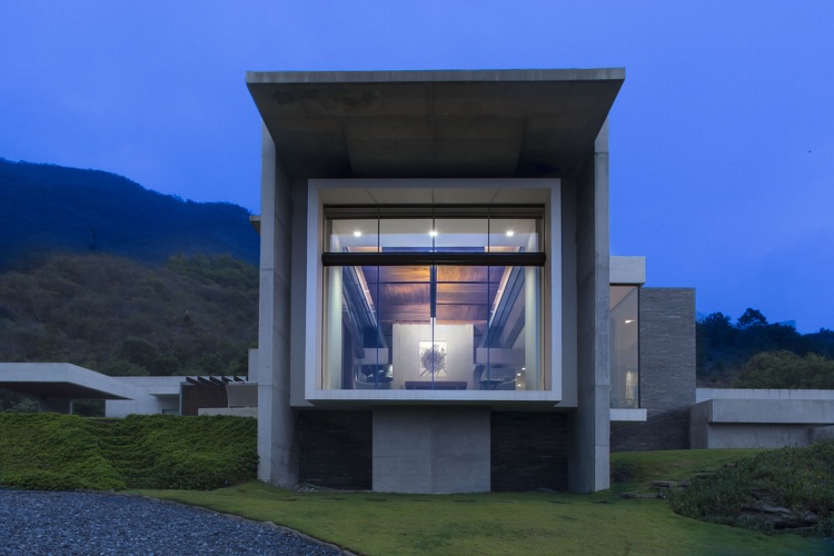 Casa de estilo Bauhaus -granite-concreto-arquitetura-grandes-formato-janelas