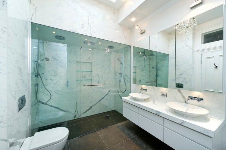 Banheiros com parede de vidro, box de chuveiro com ideias modernas