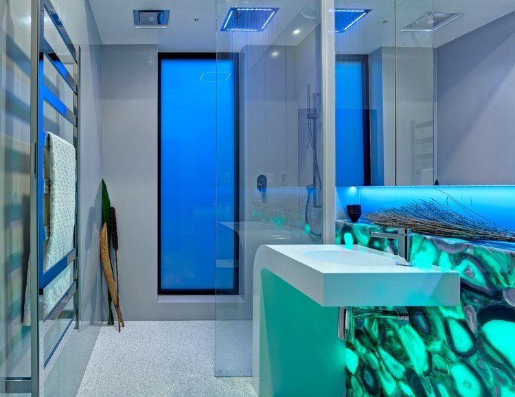 Banheiras com luz LED de parede e lavatório azul da cabina de duche, lavatório embutido