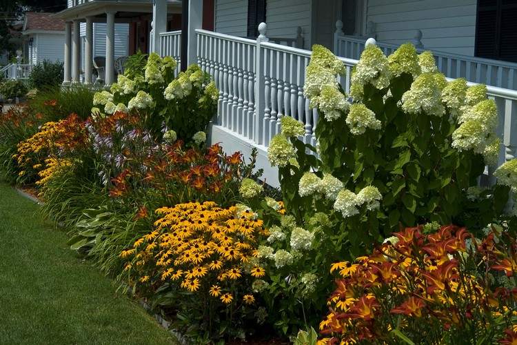 bedding-design-ideas-combining-perennials