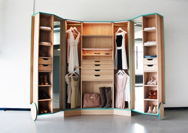 inovador-walk-in-closet-for-small-room-double-portas