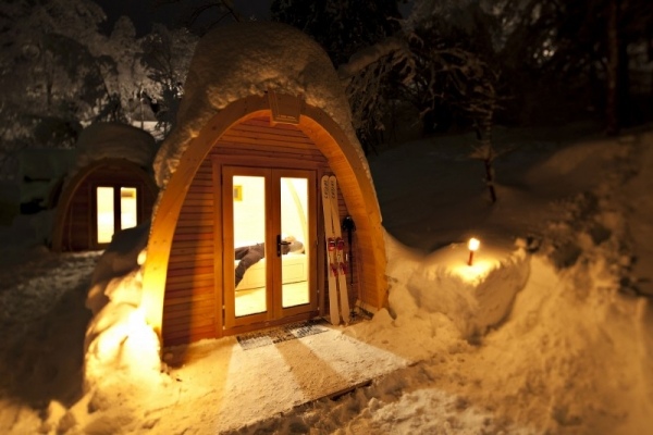 Pernoite em um iglu de madeira