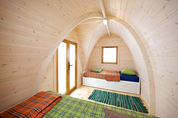 O PODhotel Igloo acomoda de 2 a 6 pessoas no interior