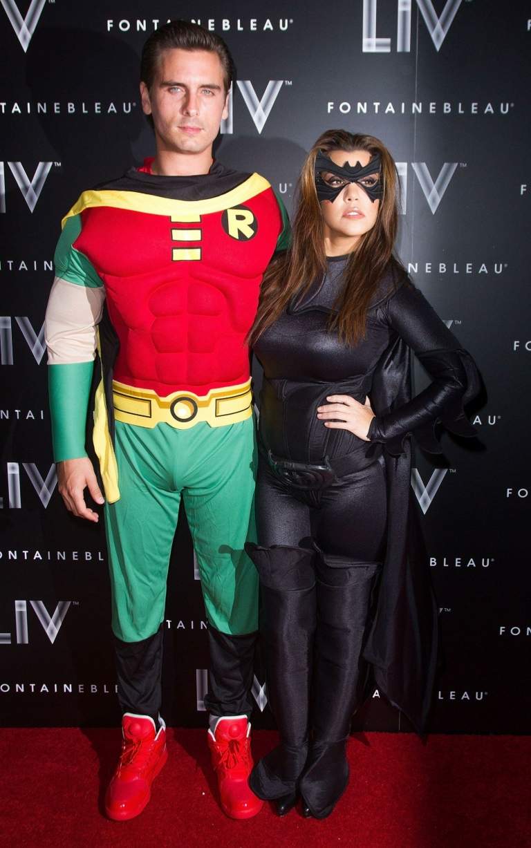 Traje de Batman e Robin para casais famosos na festa de ano novo