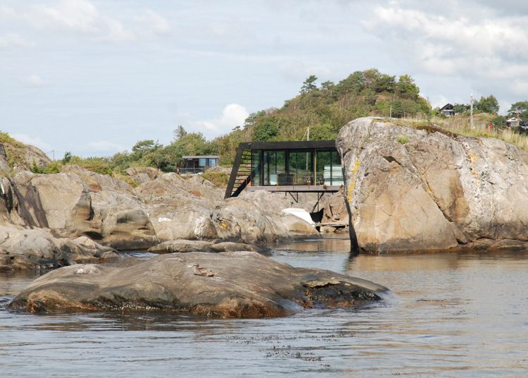 concreto-bangalô-férias-casa-mar-rochas-água-costa-noruega-design