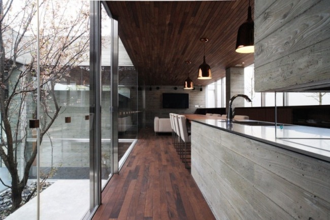 Revestimento de cozinha com piso de madeira de cedro