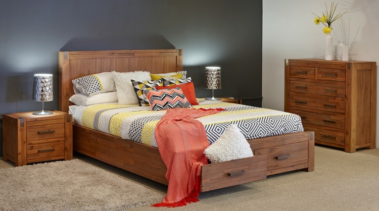 cama com box-gaveta-aparador-madeira-mobília-quarto-abajur