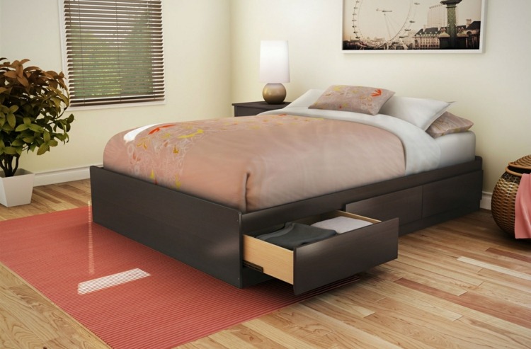 cama com gaveta-cinza-armazenamento-espaço-ideia-gaveta-carpete-vermelho