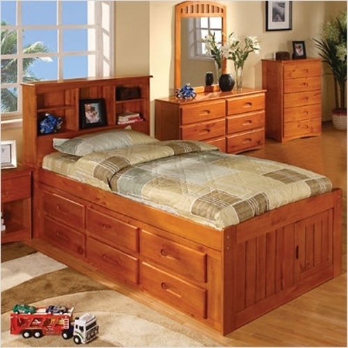 Ideia de espaço de armazenamento cama com cama