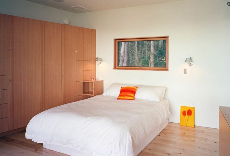 cama-cabeceira-claro-materiais-interior-janela-ideia-laranja-amarelo-acentos