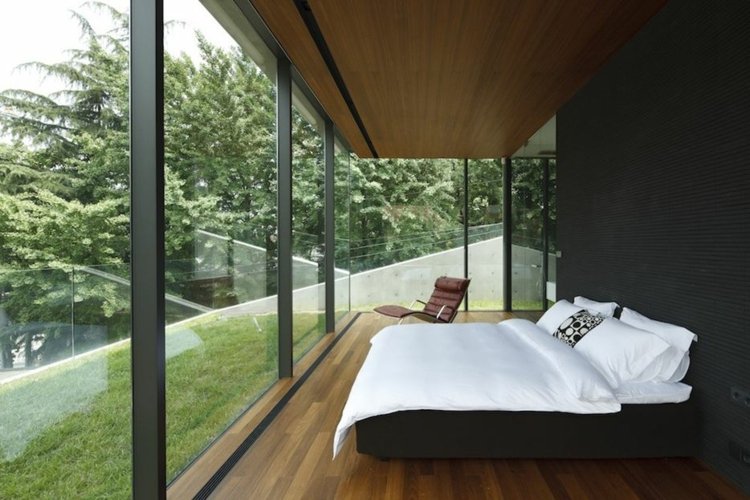 cama sem cabeceira apollo-architects-associates-window-front-bedroom-modern