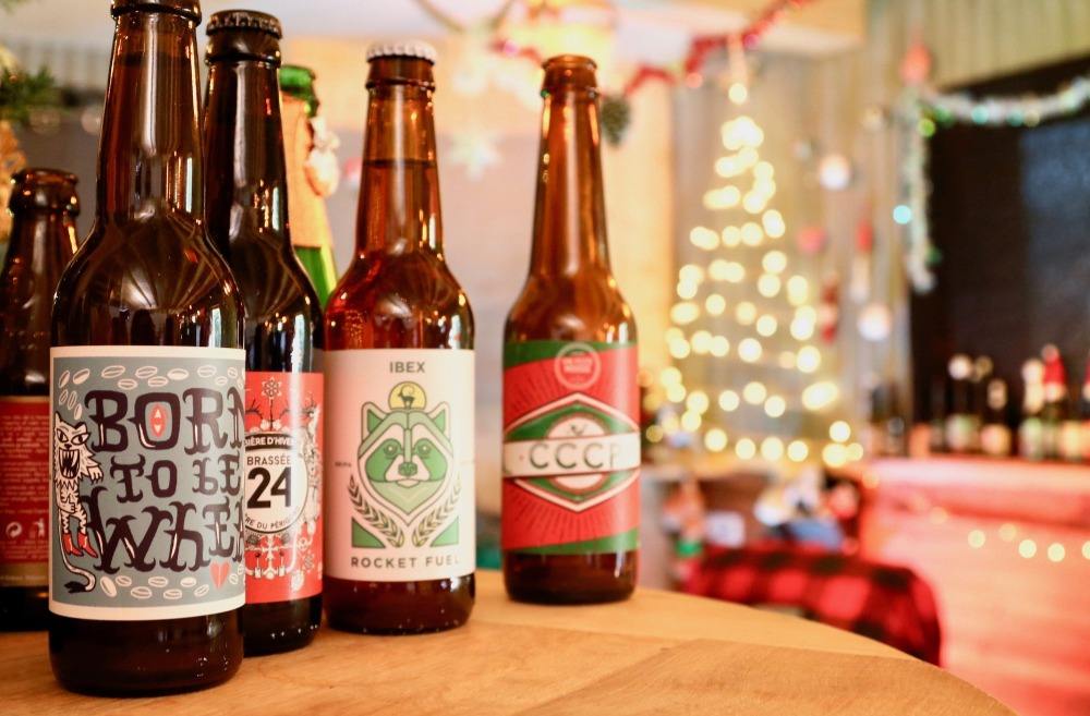 garrafas de cerveja coloridas de todo o mundo como presentes de natal