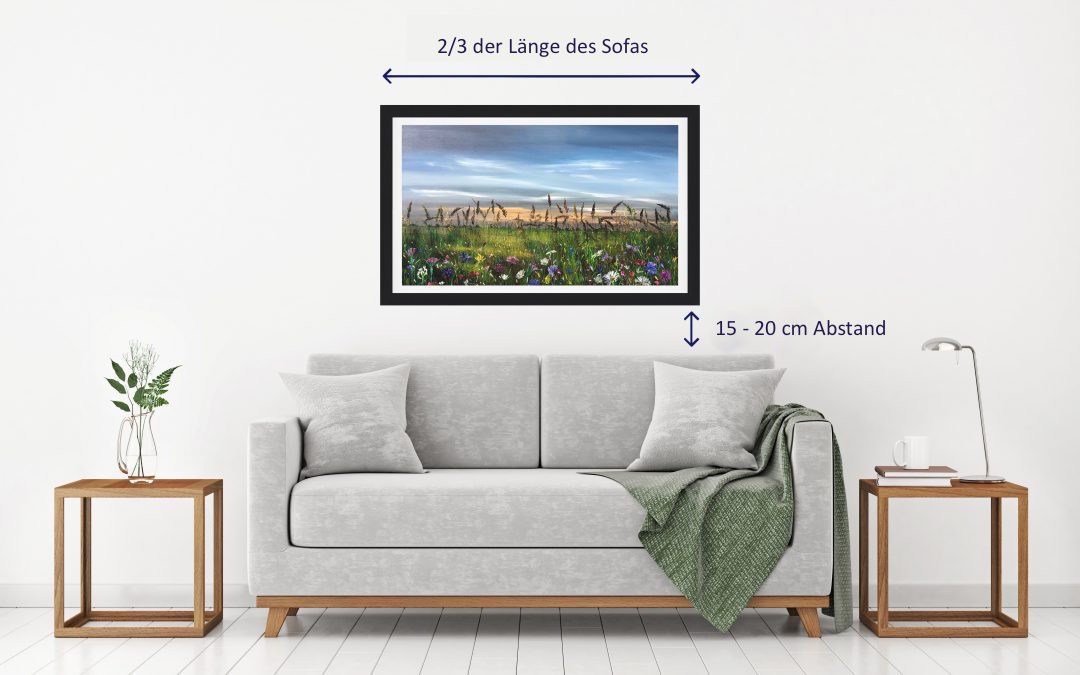 Pendure a imagem acima do sofá na altura e distância corretas para o sofá