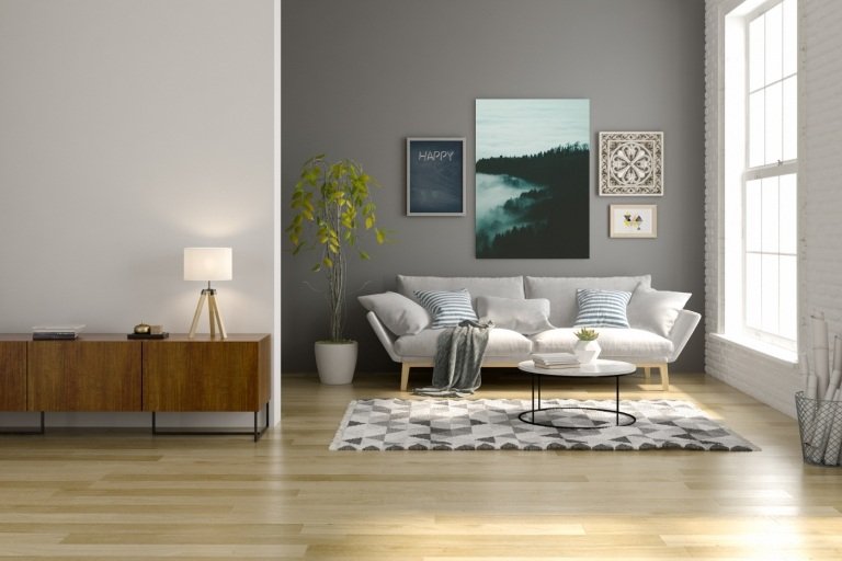 Organize as fotos sobre o sofá com a altura ideal