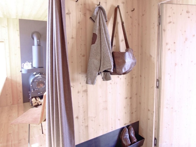 Decoração de interiores de casa de férias revestimento de parede de madeira de lariço-lareira de entrada-gancho