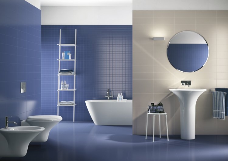 azul-azulejos-branco-banheira-pia-banheiro-prateleira-banquinho de banheiro