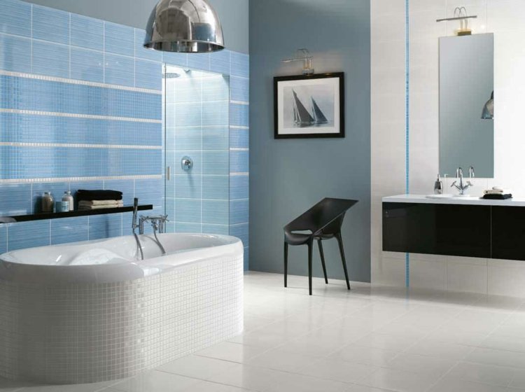 azul-azulejos-azul-claro-azul-listrado-mosaico-branco-piso de azulejos-banheira-parede-cinza