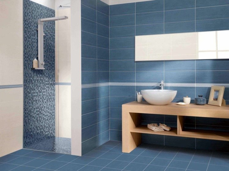 azul-azulejos-mosaico-branco-parede-azulejos-madeira-armário-parede-espelho