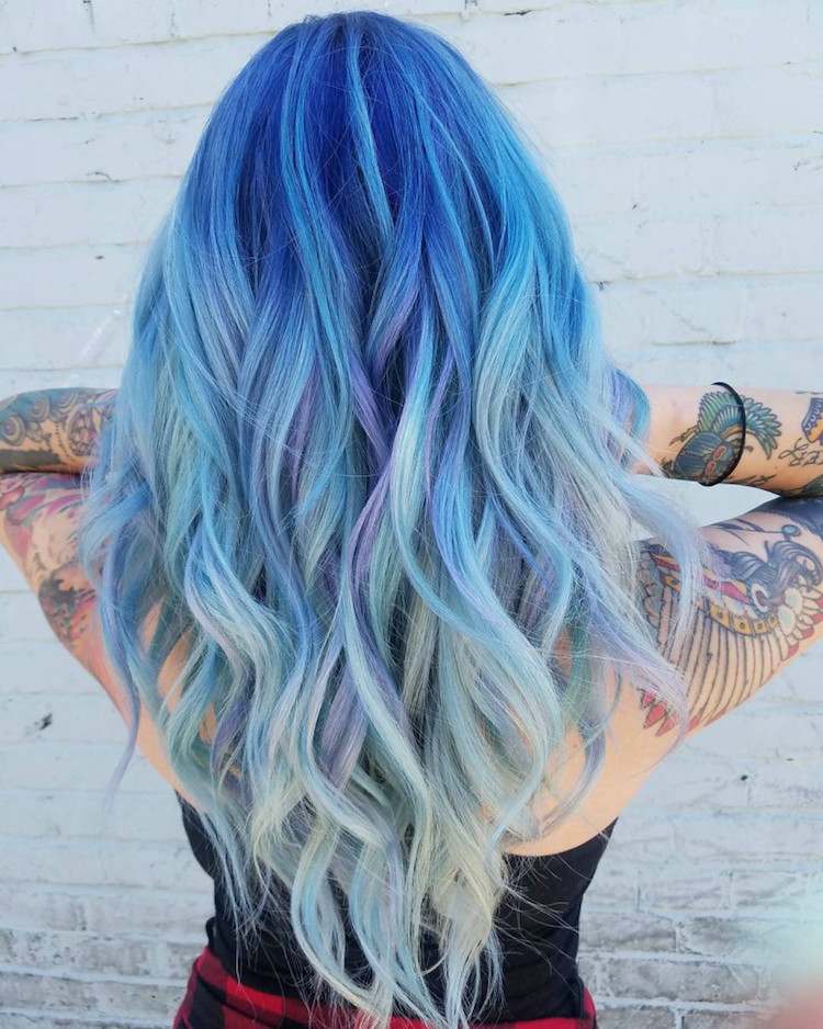 cabelo azul oceano cores de cabelo tendência luz destaques loiro